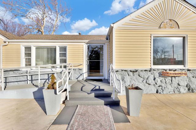 838 S Edgemoor St, Wichita, KS 67218