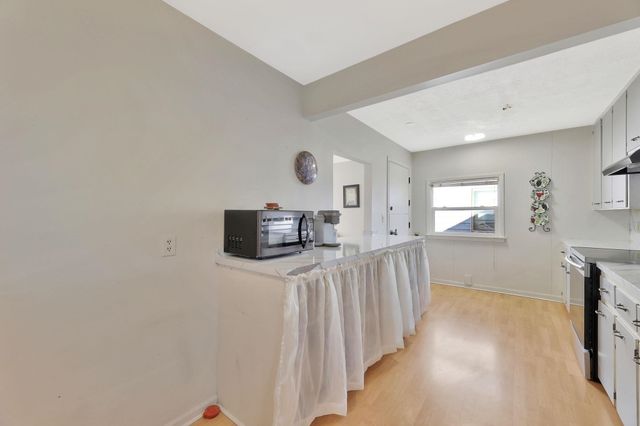 838 S Edgemoor St, Wichita, KS 67218