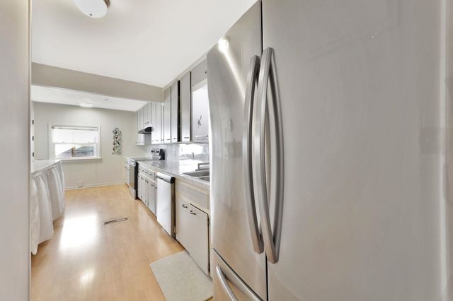 838 S Edgemoor St, Wichita, KS 67218