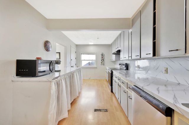 838 S Edgemoor St, Wichita, KS 67218