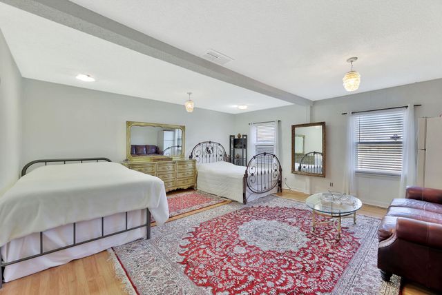 838 S Edgemoor St, Wichita, KS 67218