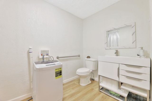 838 S Edgemoor St, Wichita, KS 67218