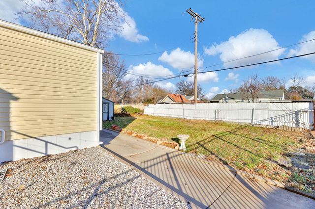 838 S Edgemoor St, Wichita, KS 67218