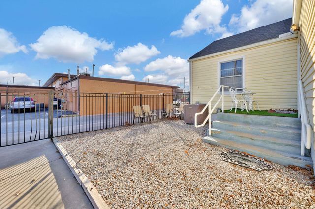 838 S Edgemoor St, Wichita, KS 67218
