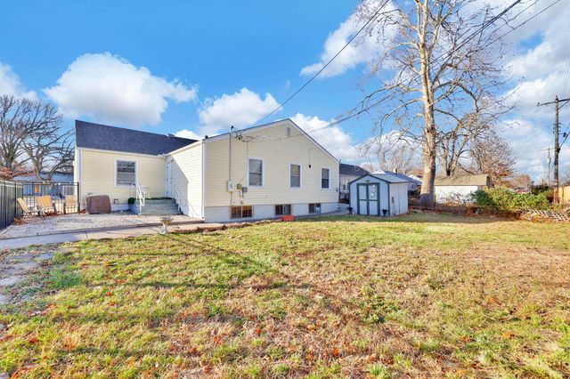 838 S Edgemoor St, Wichita, KS 67218