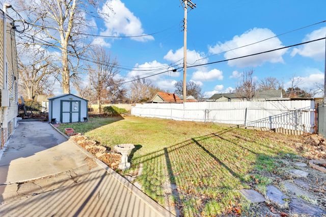 838 S Edgemoor St, Wichita, KS 67218