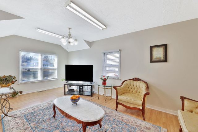 838 S Edgemoor St, Wichita, KS 67218