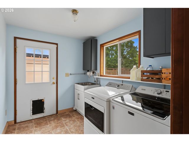 11720 PARTLOW Rd, Oregon City, OR 97045