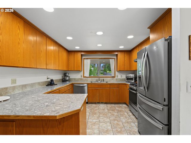 11720 PARTLOW Rd, Oregon City, OR 97045