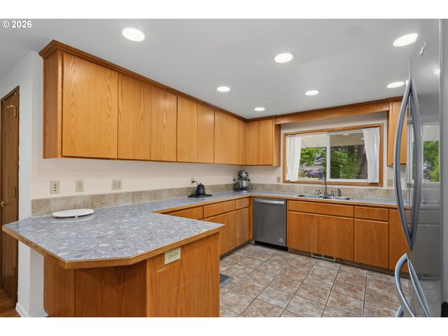 11720 PARTLOW Rd, Oregon City, OR 97045