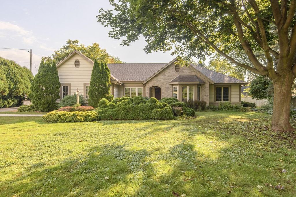 3837 County Road H, Franksville, WI 53126