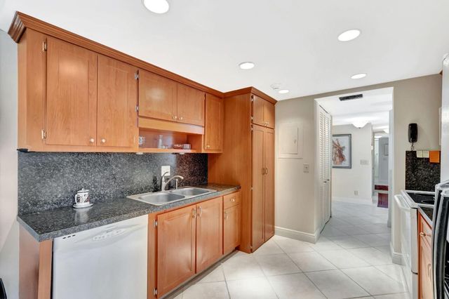 2200 S Ocean Boulevard 405, Delray Beach, FL 33483