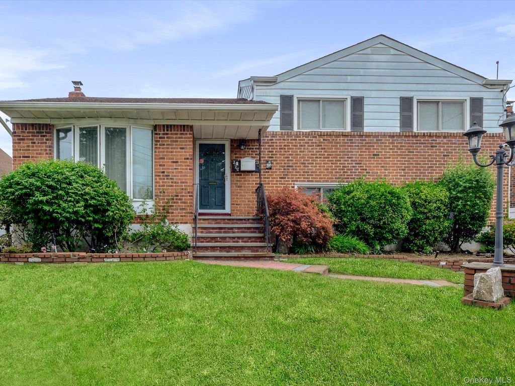 2182 Baylis Avenue, Elmont, NY 11003