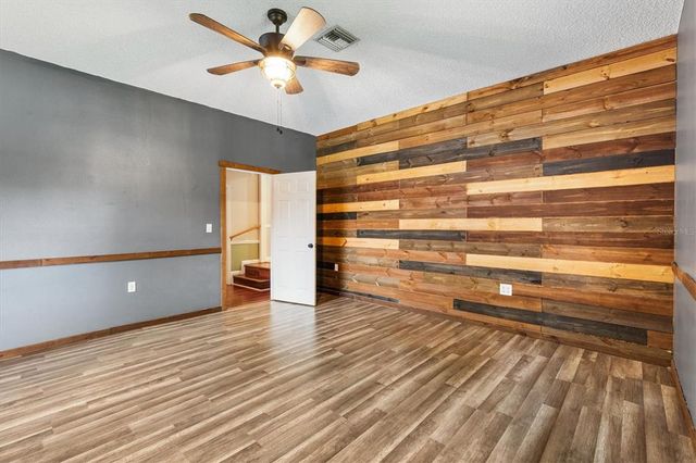 206 W MIRROR LAKE DRIVE, Fruitland Park, FL 34731
