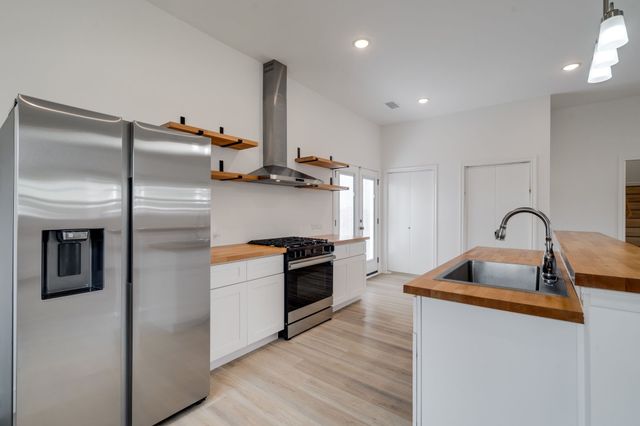 2323 Douglas Avenue, Dallas, TX 75219