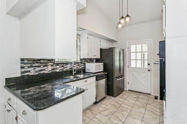 204 Poinciana Dr, Gulf Breeze, FL 32561