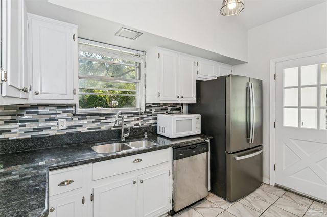 204 Poinciana Dr, Gulf Breeze, FL 32561