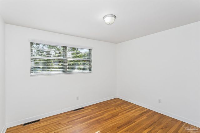 204 Poinciana Dr, Gulf Breeze, FL 32561