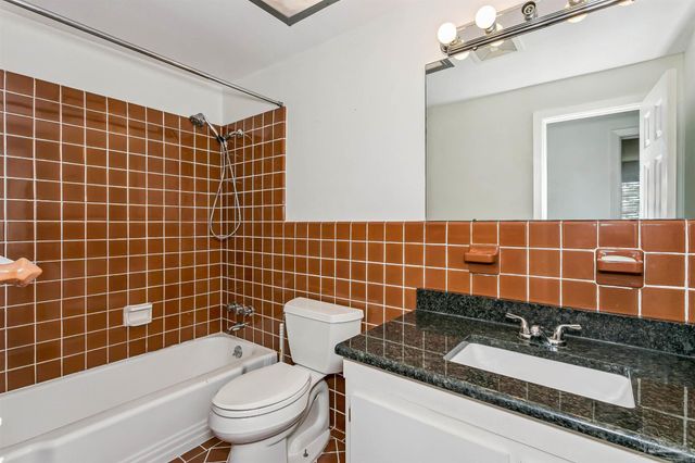 204 Poinciana Dr, Gulf Breeze, FL 32561