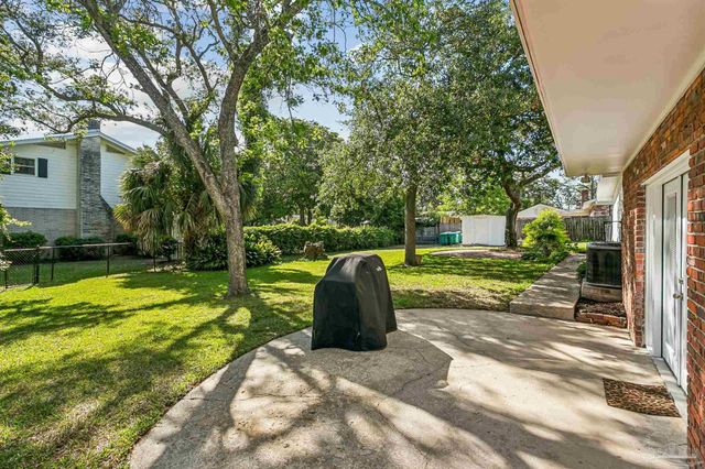 204 Poinciana Dr, Gulf Breeze, FL 32561
