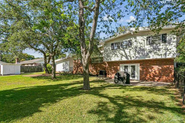 204 Poinciana Dr, Gulf Breeze, FL 32561