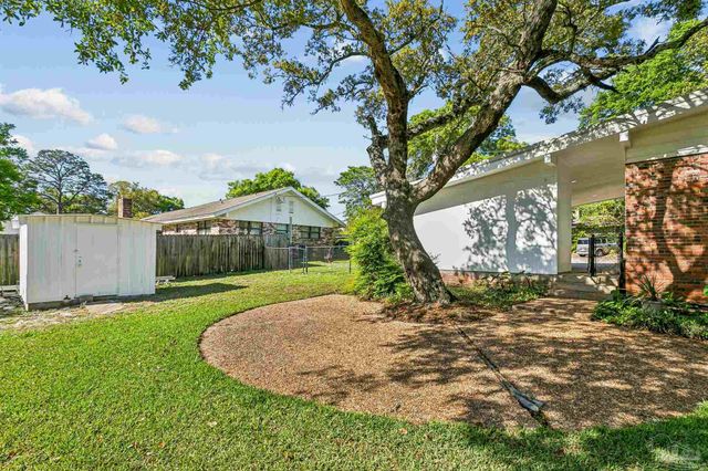 204 Poinciana Dr, Gulf Breeze, FL 32561