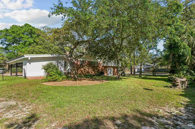 204 Poinciana Dr, Gulf Breeze, FL 32561