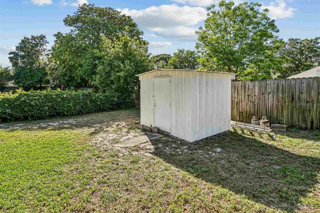 204 Poinciana Dr, Gulf Breeze, FL 32561