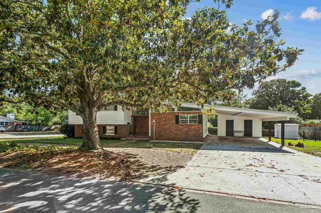 204 Poinciana Dr, Gulf Breeze, FL 32561