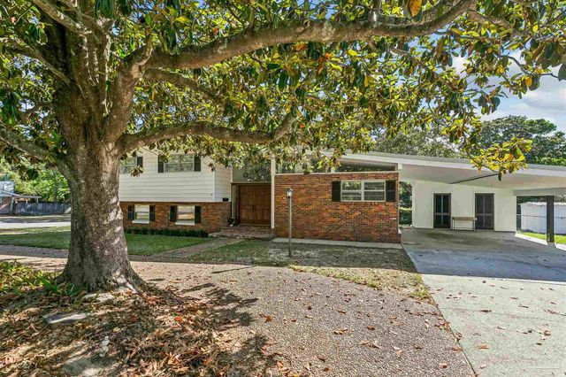 204 Poinciana Dr, Gulf Breeze, FL 32561
