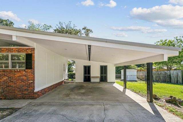 204 Poinciana Dr, Gulf Breeze, FL 32561