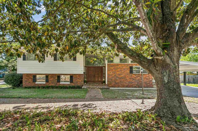 204 Poinciana Dr, Gulf Breeze, FL 32561