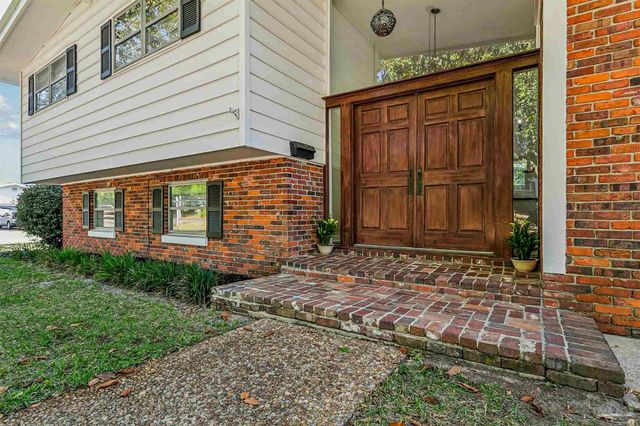 204 Poinciana Dr, Gulf Breeze, FL 32561