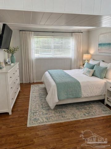 204 Poinciana Dr, Gulf Breeze, FL 32561