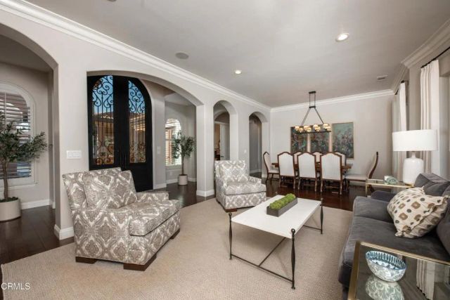 2006 Brighton Park Drive, Bakersfield, CA 93311