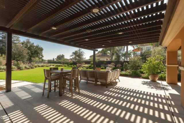 2006 Brighton Park Drive, Bakersfield, CA 93311