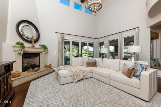 2006 Brighton Park Drive, Bakersfield, CA 93311