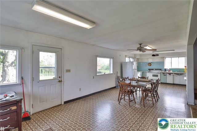 4 Stonecroft Drive, Palmer Twp, PA 18045