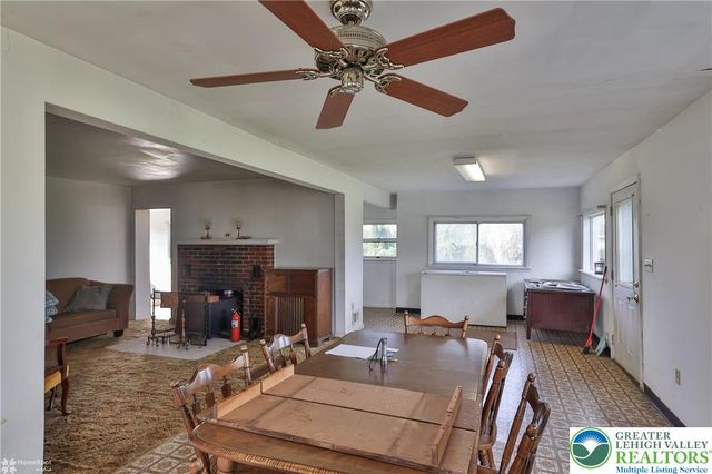 4 Stonecroft Drive, Palmer Twp, PA 18045