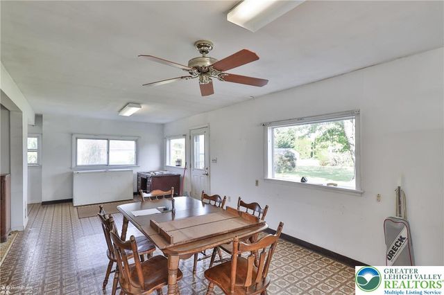4 Stonecroft Drive, Palmer Twp, PA 18045