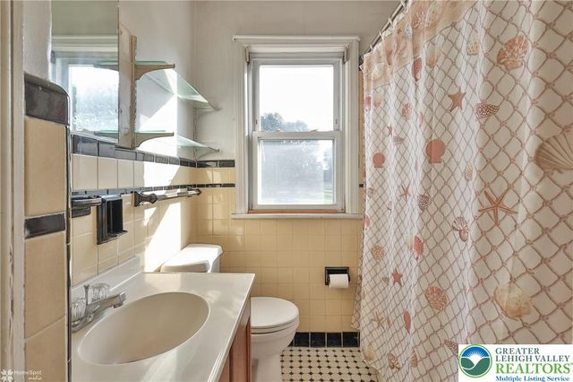 4 Stonecroft Drive, Palmer Twp, PA 18045