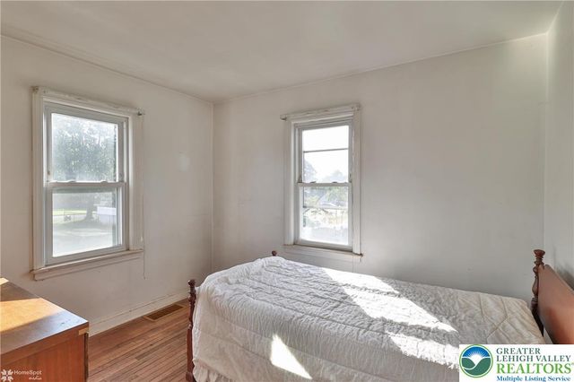4 Stonecroft Drive, Palmer Twp, PA 18045
