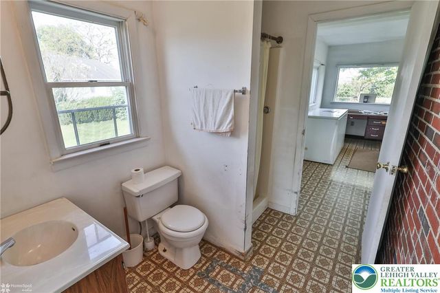 4 Stonecroft Drive, Palmer Twp, PA 18045