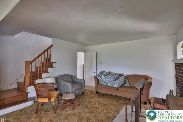 4 Stonecroft Drive, Palmer Twp, PA 18045