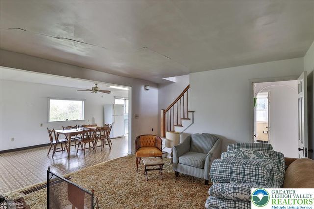 4 Stonecroft Drive, Palmer Twp, PA 18045