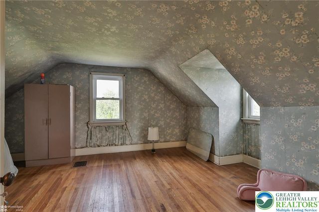 4 Stonecroft Drive, Palmer Twp, PA 18045