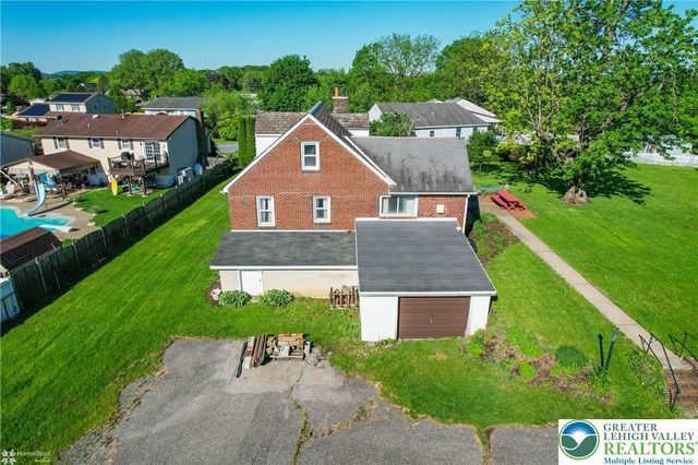 4 Stonecroft Drive, Palmer Twp, PA 18045