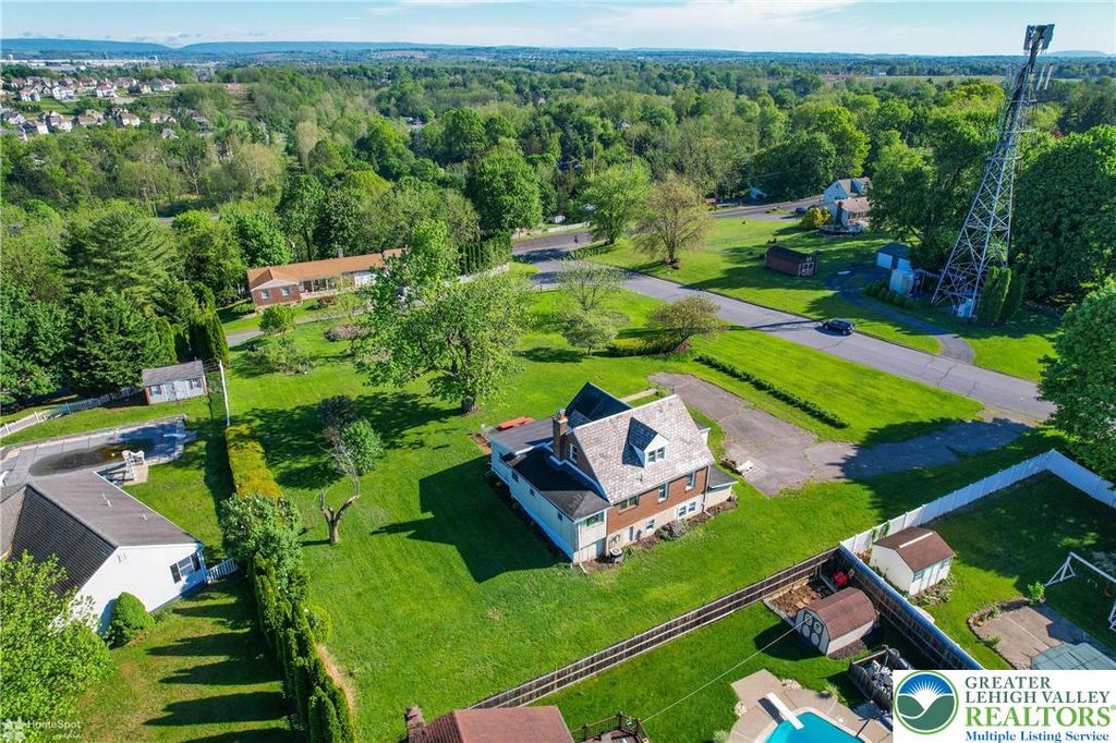 4 Stonecroft Drive, Palmer Twp, PA 18045