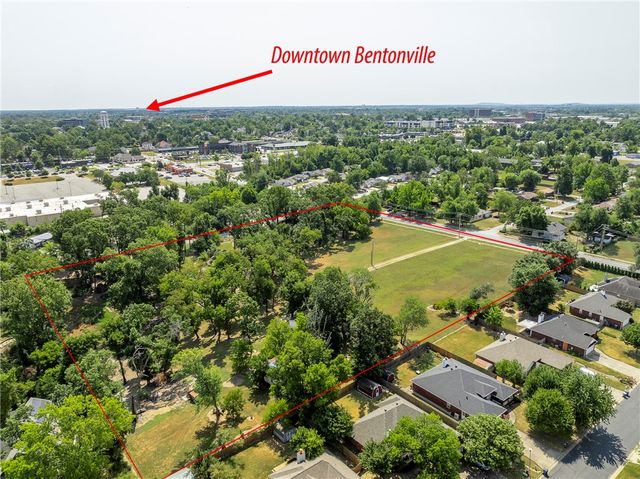 1208 NW 3rd Street, Bentonville, AR 72712