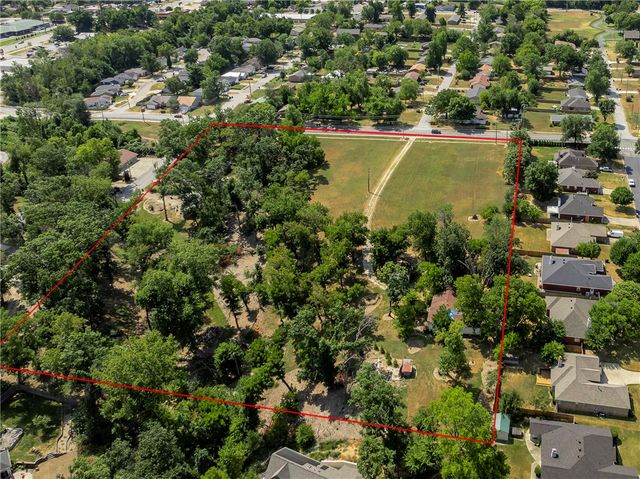 1208 NW 3rd Street, Bentonville, AR 72712